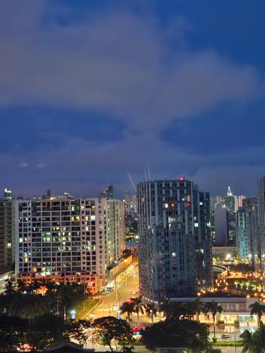 Shore 2 Condotel Near Airport MOA City View