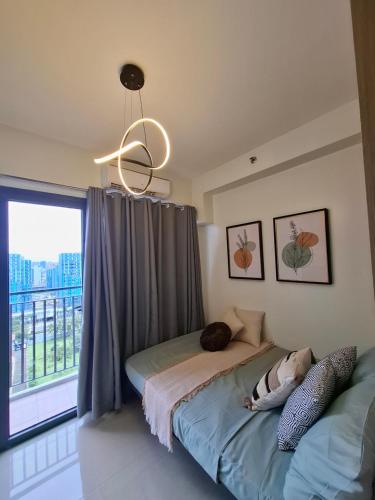 Shore 2 Condotel Near Airport MOA City View