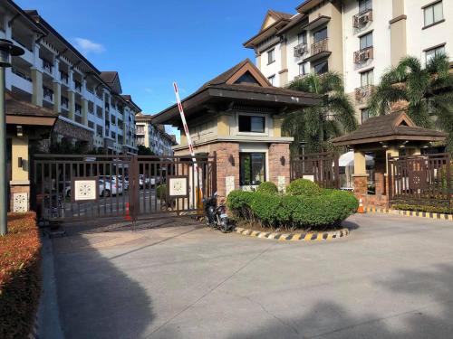 2BR Condo, One Oasis Ecoland Walk to SM City Davao, Pool & Gym Access