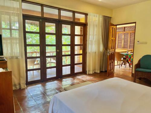 Coco Grove Beach Resort