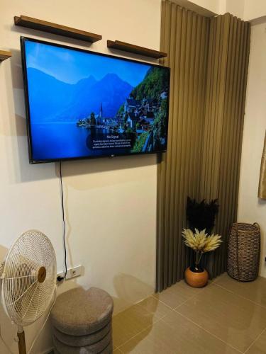 Paris Theme Near Trinoma SM North LRT Roosevelt SNR Congressional Free Netflix Fast Internet