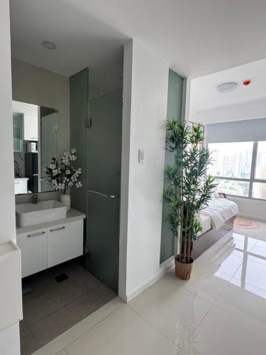 La Casa Zen - Cozy Studio with private Wi-Fi, complimentary access to Fitness Centre, swimming pool and stunning city view located near the CBD of Ortigas, Makati, BGC