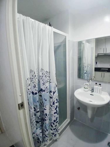 Sea Residence - Sea Breeze Staycation MOA Complex