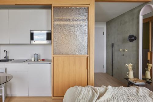 Locke at East Side Gallery