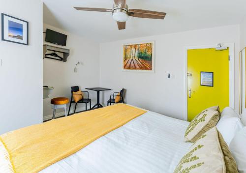 Dan Linehans Bar B&B