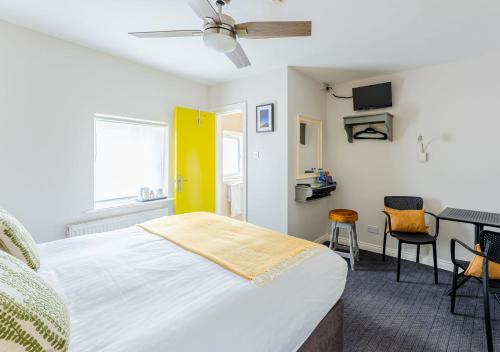 Dan Linehans Bar B&B