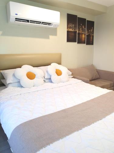 Condo near Ayala Mall Cebu & IT Park - Sea and City View with Balcony