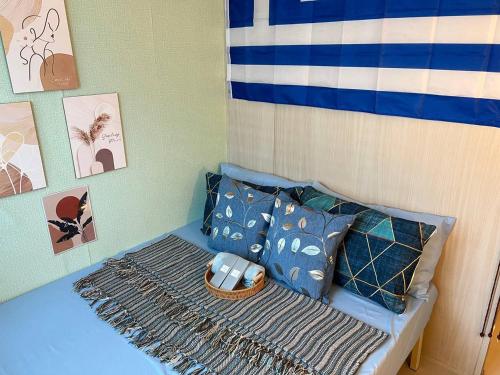 Greece Theme Boni MRT Train Edsa 1BR with Netflix Fast Internet Pool Light Mall