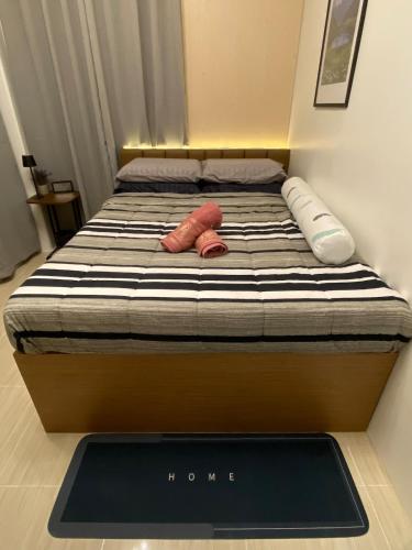 Seven-Eleven Inn 1BR Condo - Royal Oceancrest Mactan