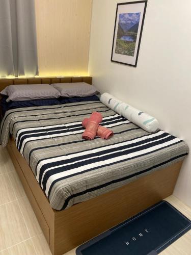 Seven-Eleven Inn 1BR Condo - Royal Oceancrest Mactan