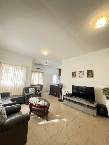 Hannah & Neil's Place-Panglao