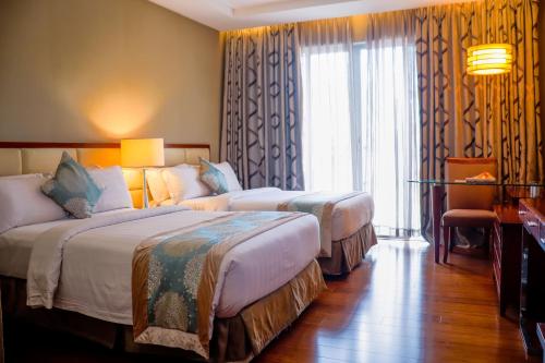 The Avenue Plaza Hotel