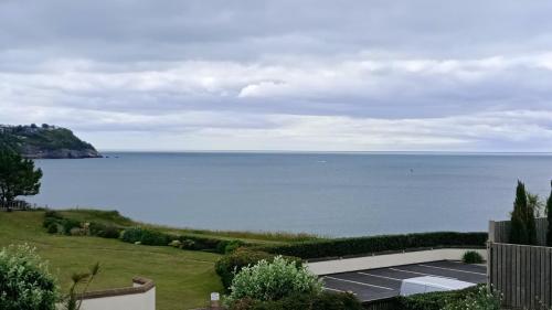 Cliff Court Apartments