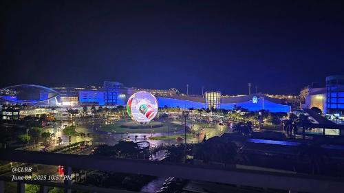 1 Bedroom Condo Unit Near MOA with Netflix and WIFI