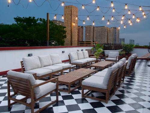 MIRANAMIN NEST Elegant Home in MiraNila Heritage Compound, Pet Friendly, with Rooftop, Kitchens - Perfect for Reunions, Team Building