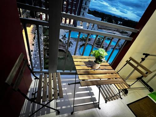 Dagos condo Primeworld with balcony and pool view