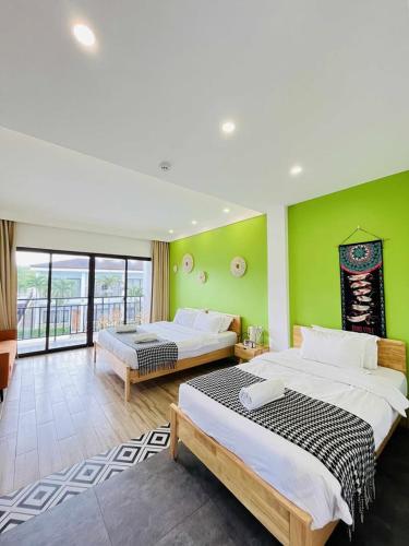Holabay Resort