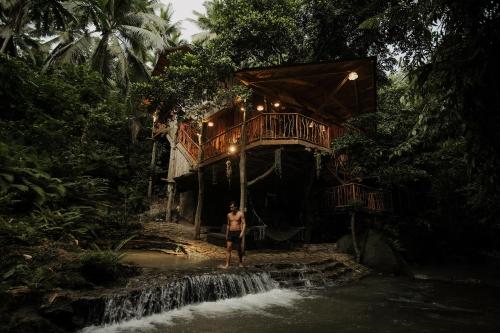 Treehouse De Valentine