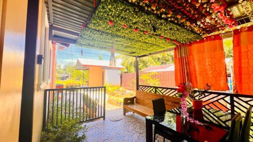 Chateau La Princesa with cozy garden & bar