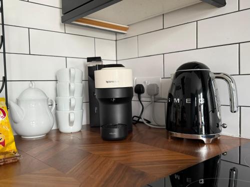 Modern 1 & 2 Bedroom Apartments near Queens University Belfast by MonoStays