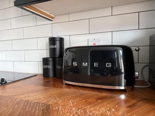 Modern 1 & 2 Bedroom Apartments near Queens University Belfast by MonoStays