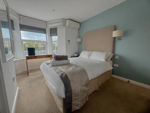 Mccaffertys Bar & Guest House