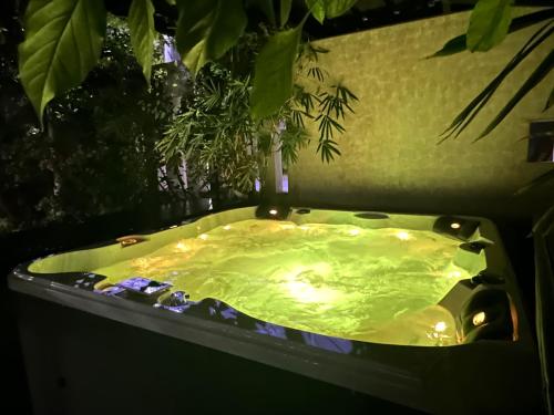 Seafront OnCall - private jacuzzi with 4 cozy bedrooms