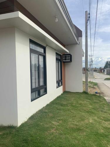 Whole Furnished House with Parking and Sea View