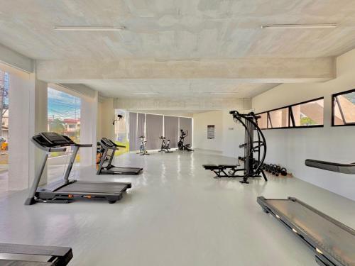 Luxe Bed Free Wi-Fi Netflix Pool Gym Near Airport and Mactan Newtown