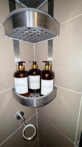 Best Value-Beautiful 1BR in the Heart of Makati w WiFi, washer-dryer, pool & gym