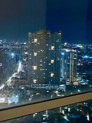 Deluxe Studio good for 3 adults in Novotel Suites Manila with City View