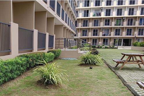 Studio - Sleeps 3 - Near Airport with Free Parking