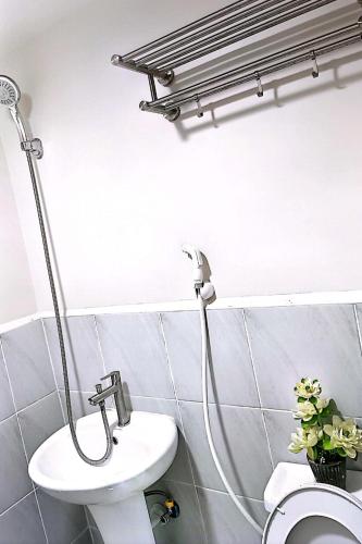 Studio - Sleeps 3 - Near Airport with Free Parking