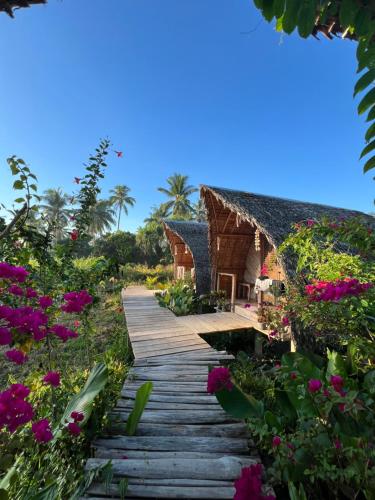 Palayan Paradise Huts