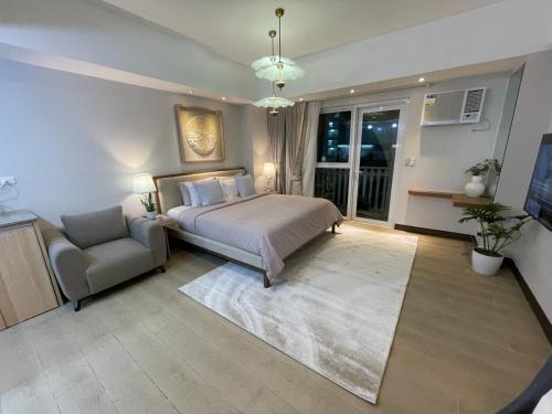 Minimalist and cozy place with balcony