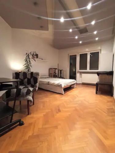 Shared Retro Vintage Luxury Apartment