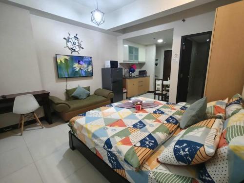 Condo Unit walking distance to Manila Airport (NAIA Terminal 3)