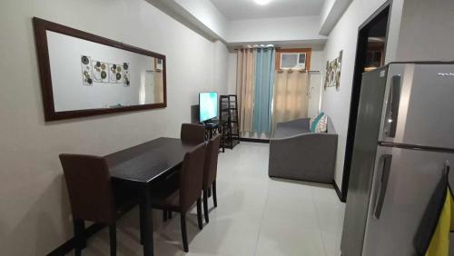 Condo Unit walking distance to Manila Airport (NAIA Terminal 3)