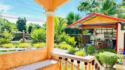 Chateau La Princesa with cozy garden & bar