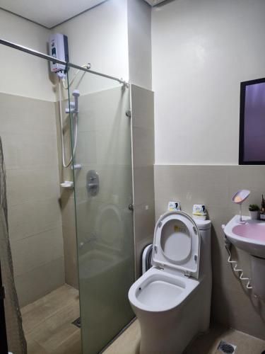 Condotel Near NAIA - massage chair footspa, dance revo, small pet allowed
