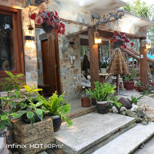 Rustic Stone House with Beach Access