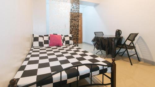 Budget Backpackers Transient House near NAIA by RedDoorz