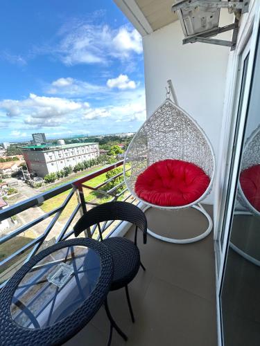 Deluxe room with king bed and Balcony at Kandi Palace