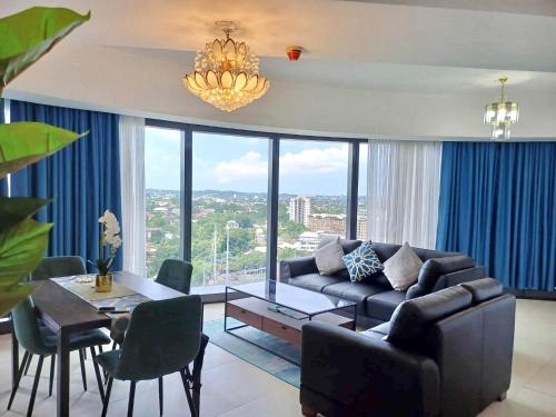 Minimalist 1BR Condo with NETFLIX at AEON TOWERS near Abreeza Mall by Rico