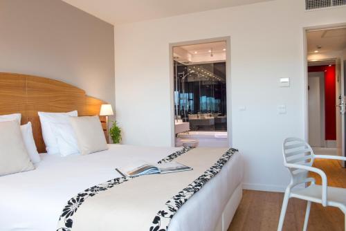 Hotel C-Suites