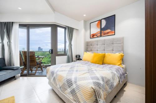 Dominiks Stylish Resort Gem Ocean View Pool Queen Bed at Tambuli 8 Floor Fast Wifi