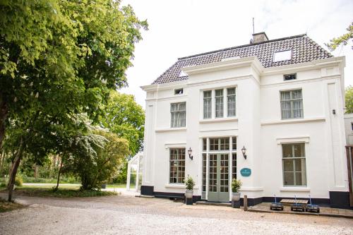 Green White Hotel Restaurant