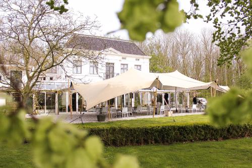 Green White Hotel Restaurant