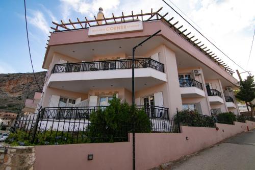 Malvasia Corner Studios