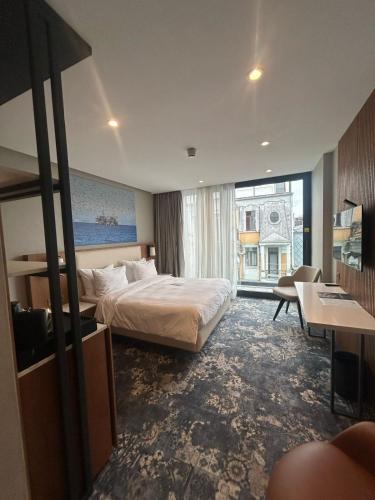 Piazza Epigraph Hotel